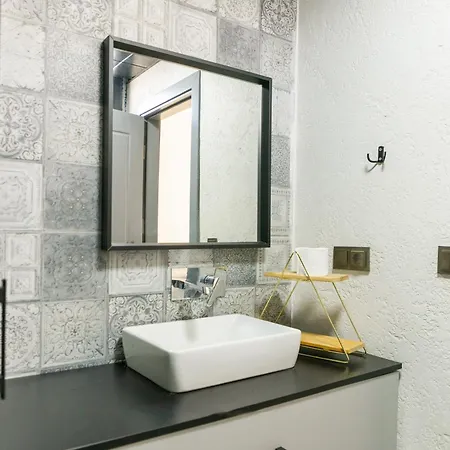 Nora 1 Bedroom Apartment *
